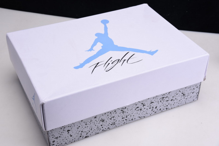 AIR JORDAN 4 RETRO UNIVERSITY BLUE CT8527-400