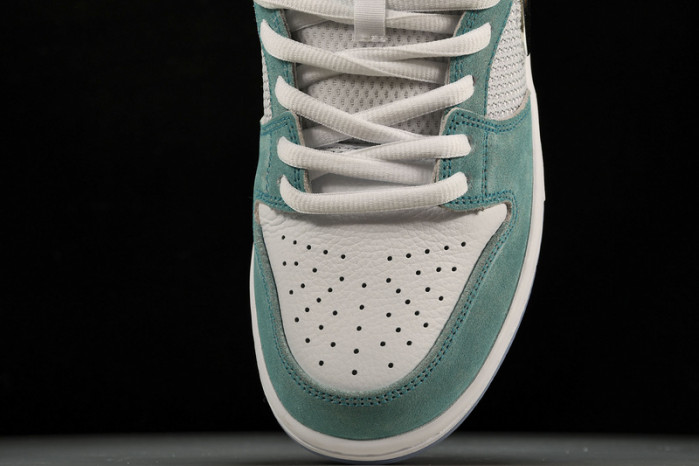 APRIL SKKATEBOARDS x NK SB Dunk Low  FD2562-400