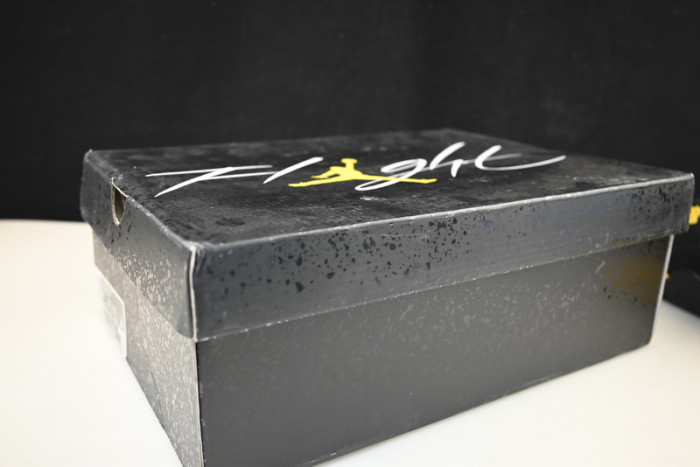 Jordan 4 Retro Thunder (2023) - DH6927-017