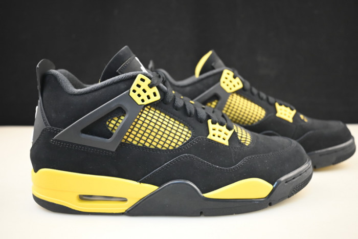 Jordan 4 Retro Thunder (2023) - DH6927-017