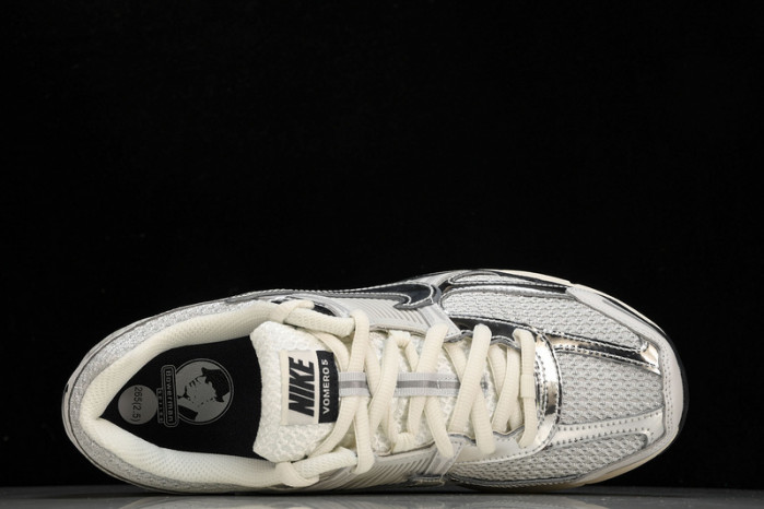 Nike Zoom Vomero 5 Photon Dust Metallic Silver  FD0884-025