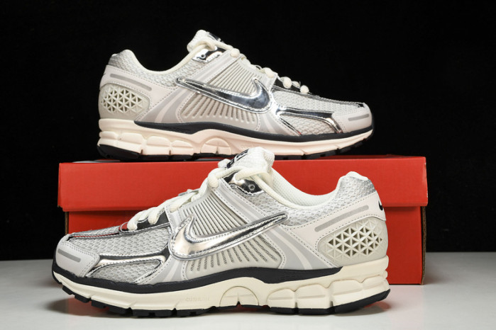 Nike Zoom Vomero 5 Photon Dust Metallic Silver  FD0884-025