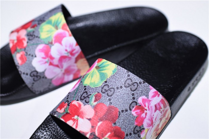 GC Leather SLIDE SANDAL with FLOWER  0400088498707